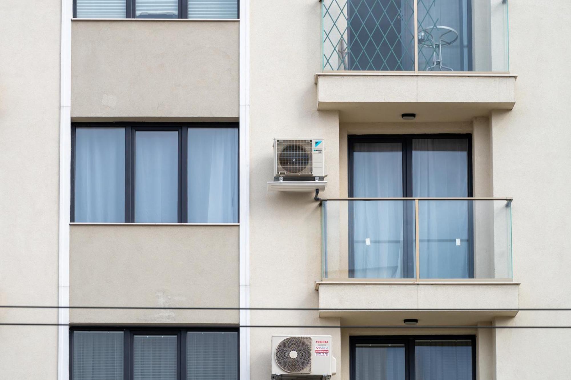 Sunny 1Bdr Apartment Near Center Sofia Exterior photo
